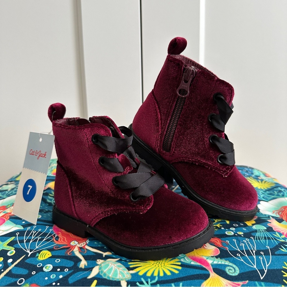 SOLD Local Cat & Jack Maroon Velvet Combats Toddler Size 7